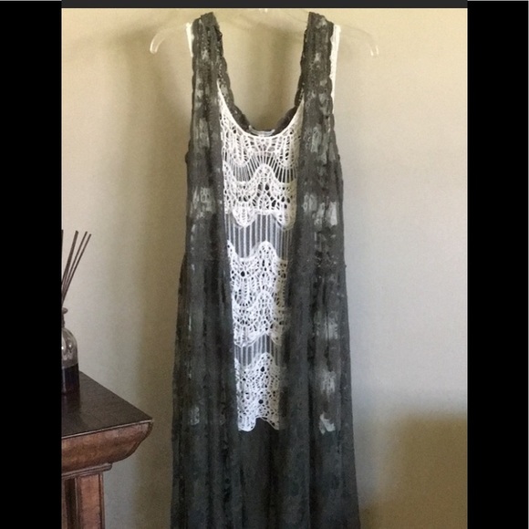 Beautiful dark green lace duster. Never worn - Picture 1 of 3